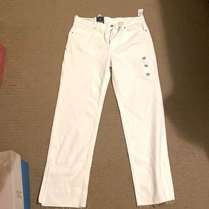 Selling GAP ‘90s Loose Mid-Rise white jeans! Brand new, never worn, and tags on.